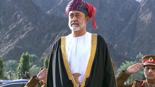 من هو "هيثم بن طارق آل سعيد" سلطان عمان الجديد؟