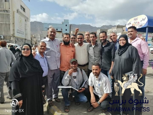 حراس قصر المعاشيق يستخدمون الرصاص الحي ضد اعتصام المعلمين المسالمين