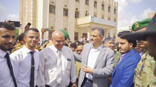 محافظ العاصمة عدن ووزير الاشغال يتفقدان سير العملية التعليمية بكلية الهندسة 