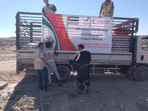 رئيس انتقالي الطلح واعضاء القيادة المحلية تستقبل هيئه للهلال الأحمر الإماراتي 