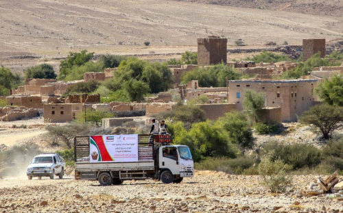 بدعم من دولة الإمارات: هيئة الهلال الأحمر تسير قوافل إغاثية إلى أهالي محافظة شبوة وحضرموت