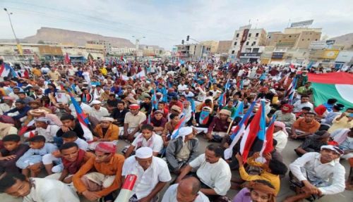 جماهير الحسم مطلبنا يتعهدون بالمضي في طرد العسكرية الأولى