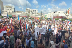 الآلاف يتوافدون إلى ساحة العروض بعدن للمشاركة في “مليونية نزع الحقوق”