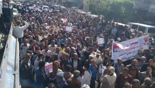 معلمون وضباط.. "ازدواجية الإخوان" تشل تعليم اليمن