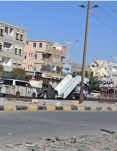 عاجل: مليشيات العليمي والإخوان تسرق سلم الطائرات بمطار الريان لإستخدامه في مطار مأرب