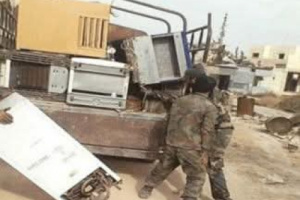 فوضى الغزو اليمني تضرب قلب المكلا سرقة عنوة في وضح النهار بسوق القات