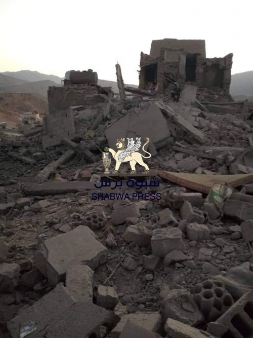 قاعدة الشرعية اليمنية تفجر منزل قائد الحزام الأمني بالمحفد أبين 