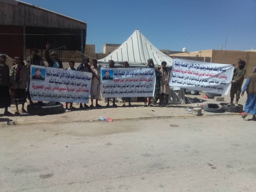 لليوم العاشر منتسبو القوات الخاصة بشبوة يواصلون اعتصامهم للمطالبة باطلاق مرتباتهم الموقوفة.