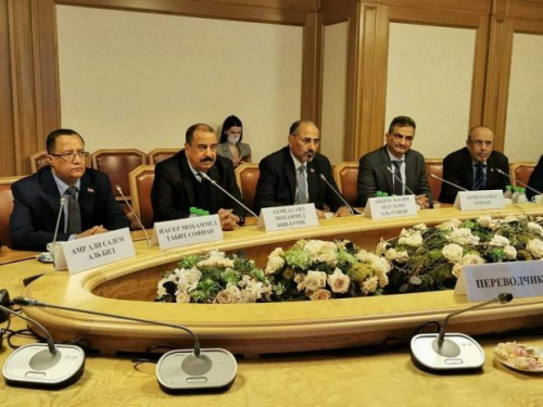 الرئيس القائد عيدروس الزُبيدي يلتقي رئيس لجنة الشؤون الدولية بمجلس النواب الروسي "الدوما"