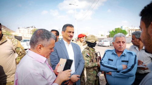 المحافظ لملس يتفقد العمل في طريق شهيناز ويشدد على سرعة انجازه