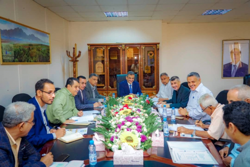 محافظ العاصمة عدن يترأس الاجتماع الدوري لمجلس إدارة صندوق النظافة والتحسين 