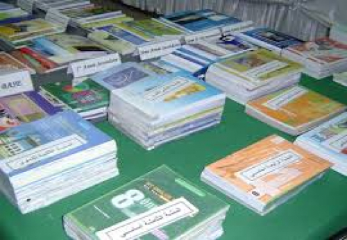 خليفة الإنسانية تطبع 1038 كتابًا لطلاب بسقطرى