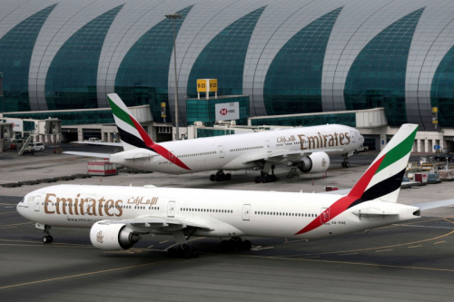 الإمارات تلوّح بإلغاء صفقة بوينغ 777 إكس