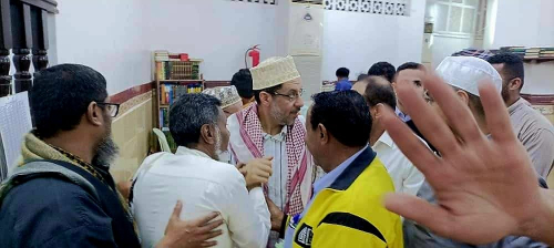 بن مبارك يصلي الجمعة بدلاً من تقديم "براءة ذمة مالية" 