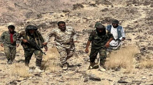 قائد دفاع شبوة يتفقد الخطوط الأمامية في مديريات بيحان