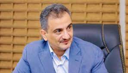 محافظ عدن يوجه باتخاذ إجراءات صارمة في حادثة اعتداء طلاب على معلمهم