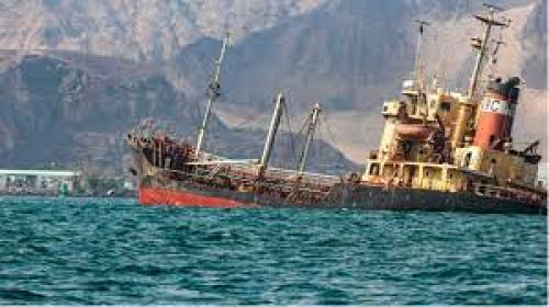 مخاطر التلوث البيئي تتربص بالسواحل اليمنية