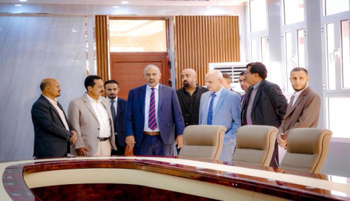 الرئيس عيدروس الزُبيدي يتفقد سير العمل في الجمعية العمومية
