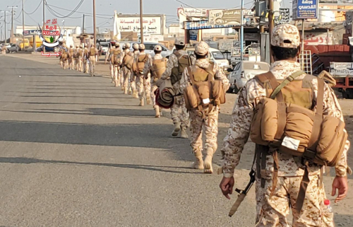 قوات العمالقة الجنوبية تنفِّذ مسيرًا عسكريًّا لتعزيز جاهزية منتسبيها