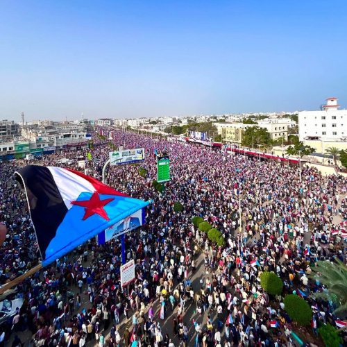 إلى رشاد العليمي: لا تستفزوا هذا الشعب الأبي.. فقد حطم وجه عفاش القبيح