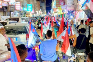 مسيرة حاشدة في المكلا دعمًا للزُبيدي ورفضًا لاستهداف مؤسسات الجنوب (صور)