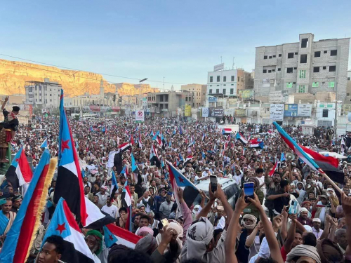 الجنوبيون يواصلون الاحتجاج للأسبوع الخامس.. رفع الصوت العربي الجنوبي وتمكين قواتهم الدفاعية