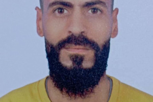 حكم جائر بالمليارات على موظف صغير في مطار عدن مقارنة بإهداء العليمي للحوثيين أربع طائرات