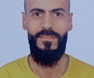 حكم جائر بالمليارات على موظف صغير في مطار عدن مقارنة بإهداء العليمي للحوثيين أربع طائرات