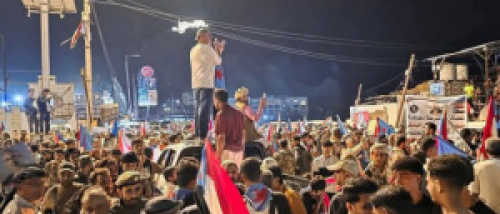 عاجل.. حراسة سلطات الاحتلال اليمني في معاشيق تطلق الرصاص على آلاف الجنوبيين