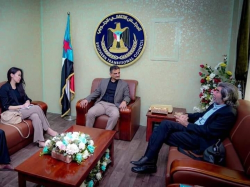 أمين عام الانتقالي يبحث مع مستشاري المبعوث الدولي غريفث العملية السياسية وسُبل إحلال السلام في اليمن
