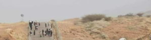 قوات حزب الاصلاح بمأرب تعترض نازحين من حجور وما يزالوا عالقين بالصحراء