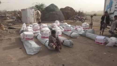 الهلال الأحمر الإماراتي يغيث المتضررين من الحريق في مخيم النازحين بالخوخة