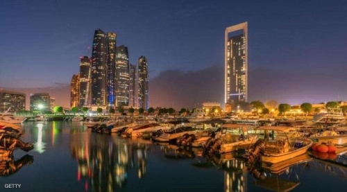 الإمارات الأولى عربيا في تقرير السعادة العالمي