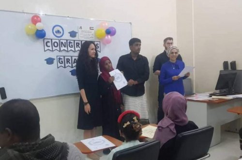 بدعم إماراتي.. تخرج دفعة جديدة من دورة الحاسوب بسقطرى
