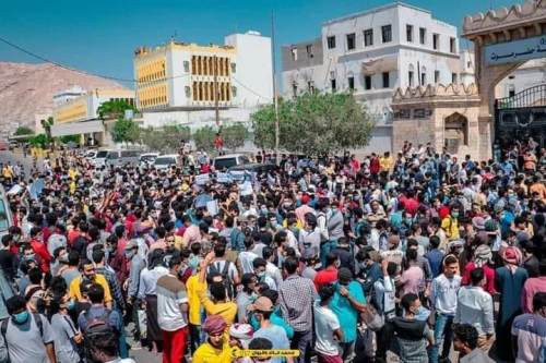انضمام طلاب جامعة حضرموت للاحتجاجات الشعبية المنددة بالفساد