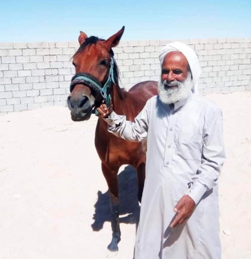 الدكتور "علوي بن فريد" يعزي آلـ "عيدان" بوفاة عميد الأسرة 