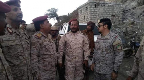 برئاسة وزير الدفاع: وفد عسكري يطلع على أوضاع جبهة ثرة شمال أبين
