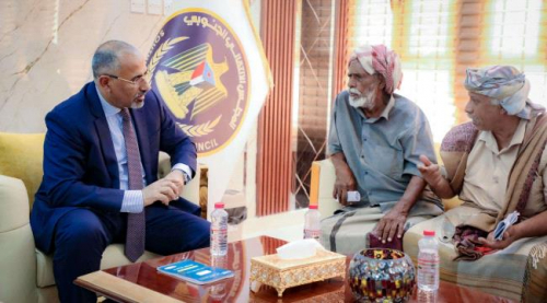 الرئيس الزُبيدي يستقبل وفدا من مقادمة قبائل الحموم بحضرموت