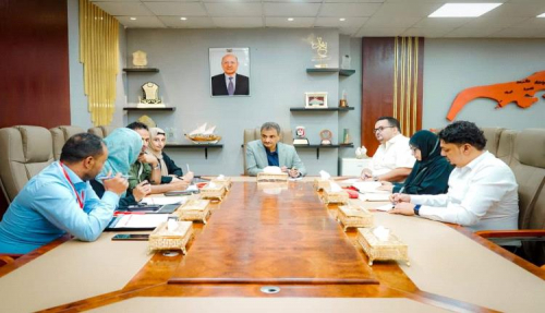 محافظ عدن يدعو المنظمات للانتقال من الدعم الطارئ للمستدام