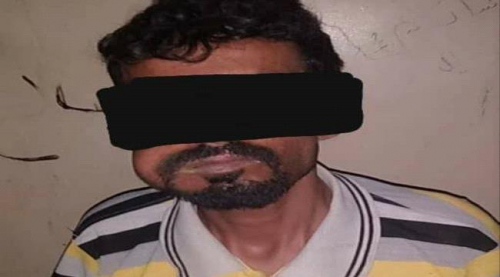 عقب ساعات من الجريمة: أمن أبين يتسلم قاتل الجندي قاسم النخعي
