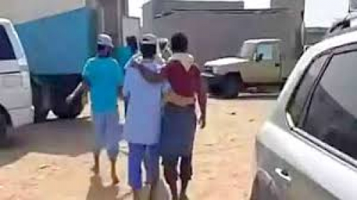 نيابة لحج تحتجز جنودًا وقائد السجن على خلفية تهريب متهم بالقتل