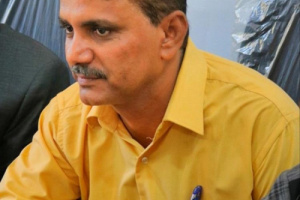 مسرحية حلّ الانتقالي.. بيان معزولين وسقوط مدوٍ في وحل التهويل الإعلامي