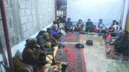 عاجل: أكبر كتلة قبلية عولقية ترفض قرار الإصلاح وحيدان باعتقال الشيخ لحمر علي لسود (صور)