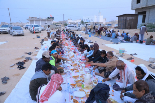 أبناء مديرية الغيضة يقيمون سفرة إفطار صائم صدقة على أرواح شهداء القوات المسلحة الجنوبية.