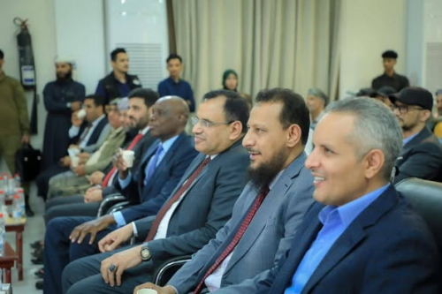 اليمني محمد المقدشي أشرف وأكثر وطنية من مجموعة حل الانتقالي وقتل المتظاهرين وتلحيم المقرات