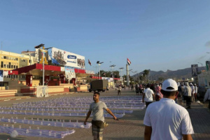 بين عرض الزبيدي العسكري وسمبوسة أبوزرعة.. ساحة خورمكسر كما يراها الشارع الجنوبي(صور) 