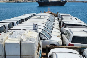 "4500 سيارة رهينة التعطيل".. كارثة ميناء الشحر تفضح عبث سلطات الأمر الواقع وتجويع الناس