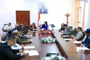 "سقطة قانونية فاضحة".. وزيرة يمنية تتجاوز حدودها وتتعامل مع القضاء كأنه تابع لها