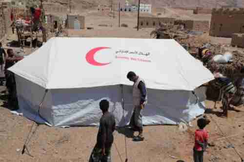 الهلال الأحمر الإماراتي يغيث أسرة في مديرية حجر بعد احتراق منزلها ويوفر احتياجاتها الأساسية