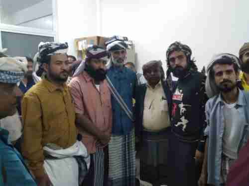 كان في مقدمة مستقبليه .. رئيس انتقالي شبوة : الأسير اليافعي جسد اللحمة الجنوبية